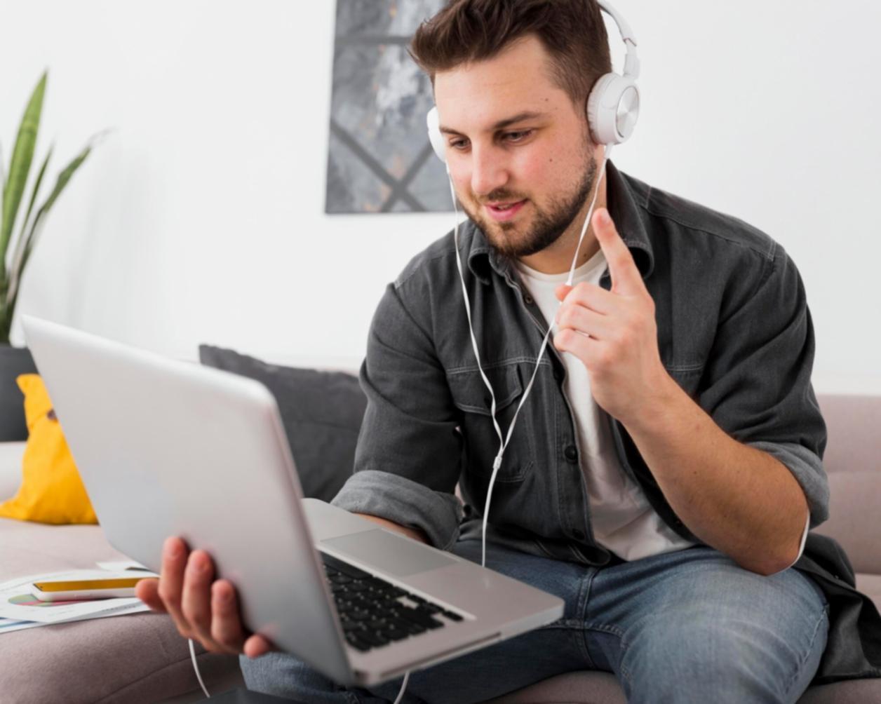 Profesional implementando metodologías educativas avanzadas